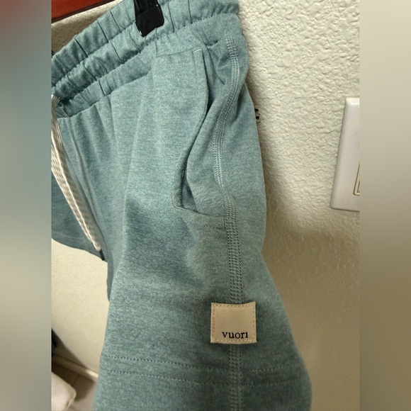 Vuori Halo Performance Shorts - Small - Light blue - Picture 2 of 5